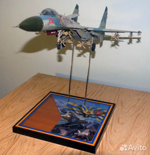 Демонстрационная модель самолёта Су-27