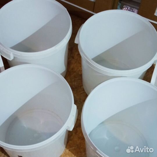 Емкости пластиковые бу 32 л - 5 штук