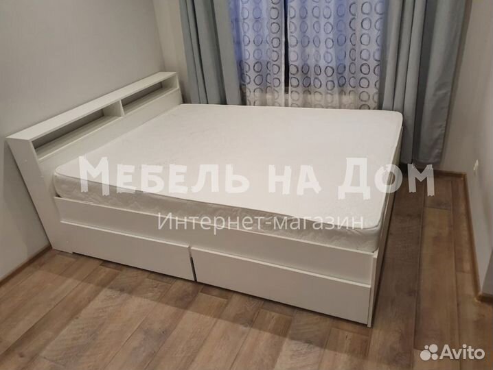 Кровать с матрасом