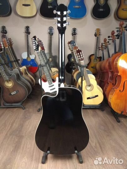 Гитара акустическая со встроенным эквалайзером