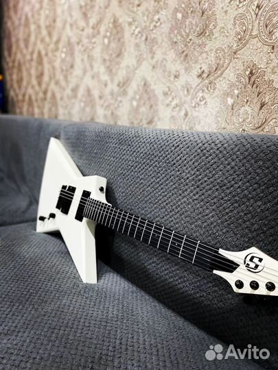 Электрогитара explorer