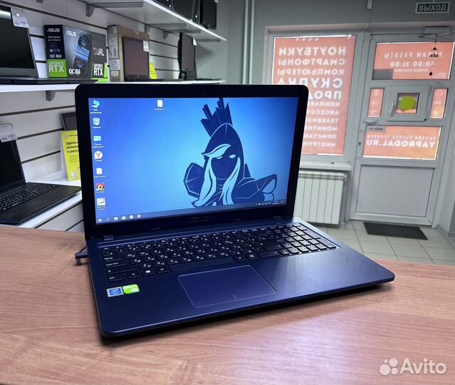 Быстрый Asus для игр/работы/долго держит заряд