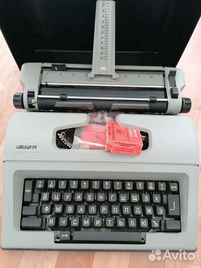 Пишущая машинка Ивица М