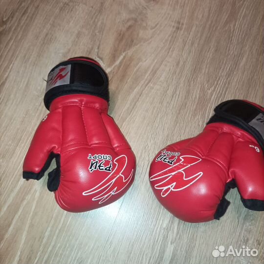 Боксерские перчатки
