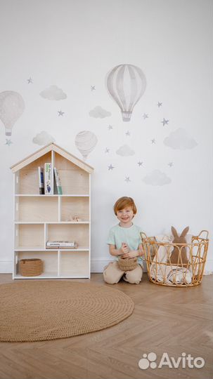 Стеллаж для детской комнаты из натурального дерева