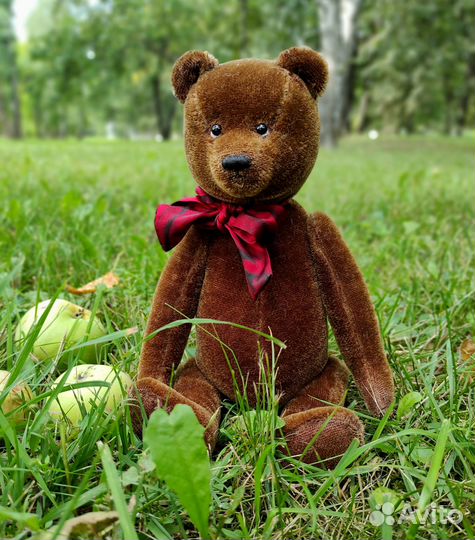 Мишка-тедди с красным бантом