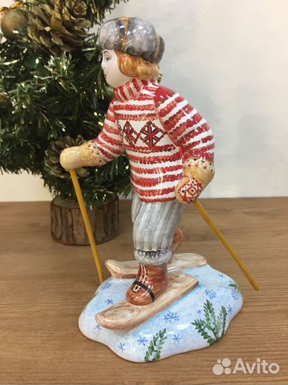 Ярославская майолика лыжник