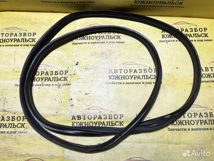 Уплотнитель передней левой двери Ford Mondeo 3