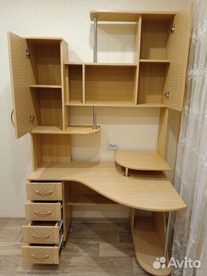 Вместительный письменный компьютерный стол бу