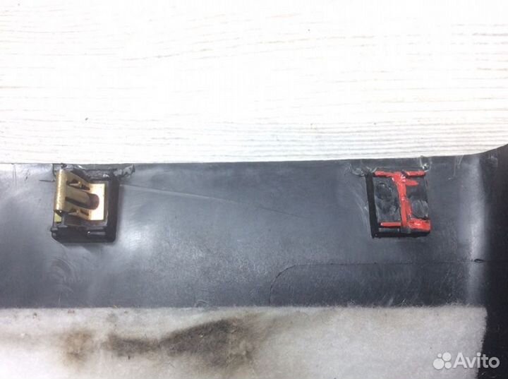 Обшивка стойки левая Jeep Grand Cherokee WK2