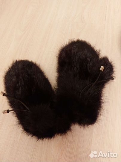 Варежки меховые женские