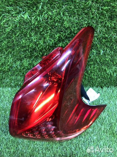 Фонарь задний правый Peugeot 3008