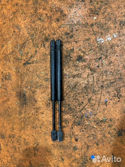 Амортизатор крышки багажника Ford Focus 2 Седан