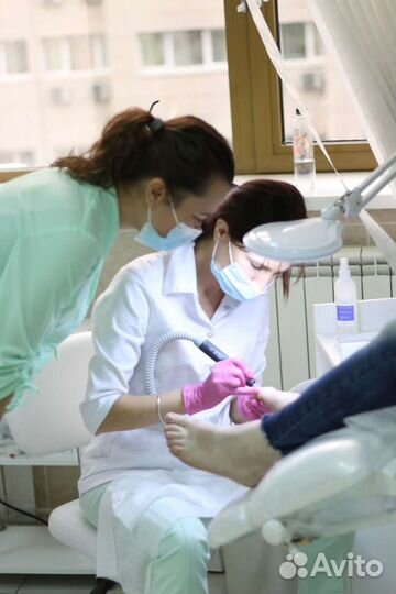 Подологическая обработка стопы, подолог