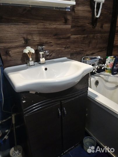 Раковина со смесителем в ванную