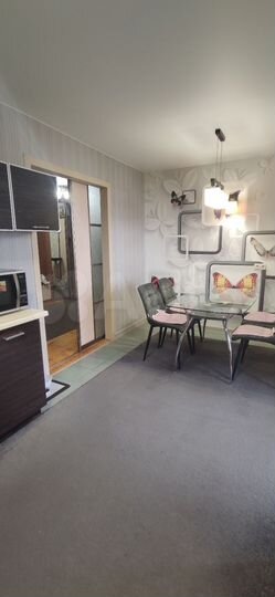 3-к. квартира, 98 м², 3/10 эт.