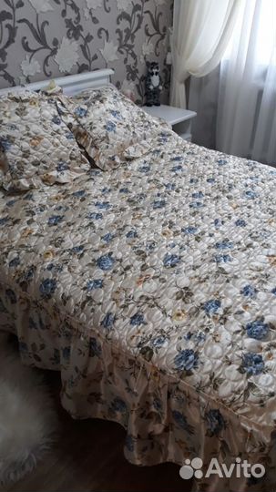 Атласное покрывало с 2 наволочками