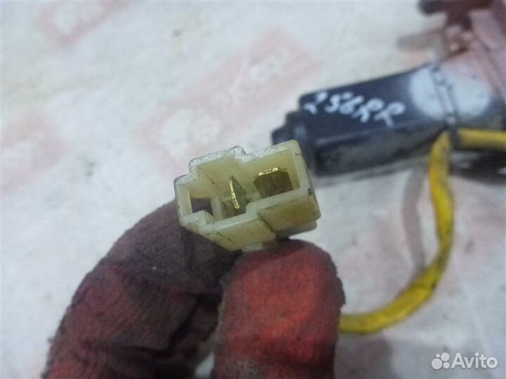 Стеклоподъемник задний правый Kia Avella седан B5