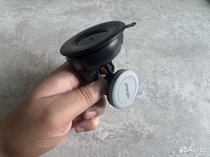 Держатель на присоске магнитный