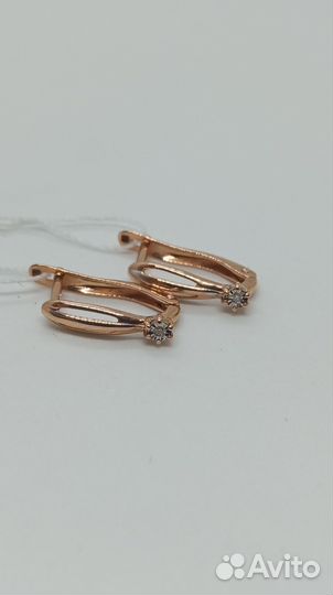 Золотые серьги с бриллиантом
