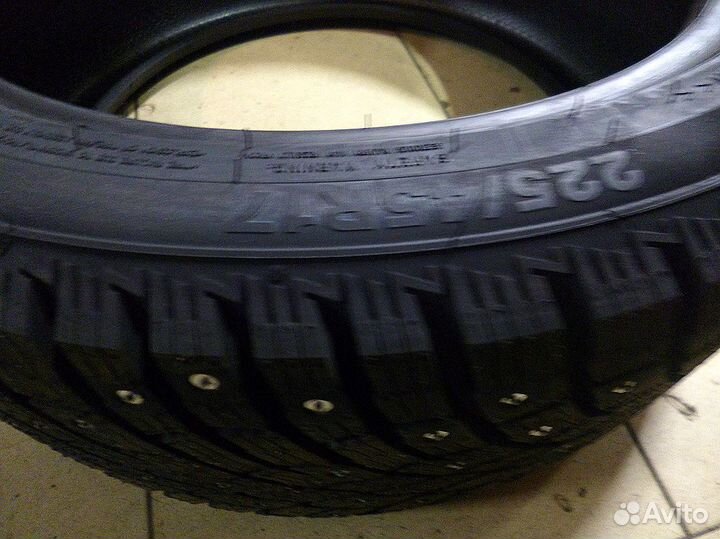Triangle IcelynX TI501 215/65 R16 102T