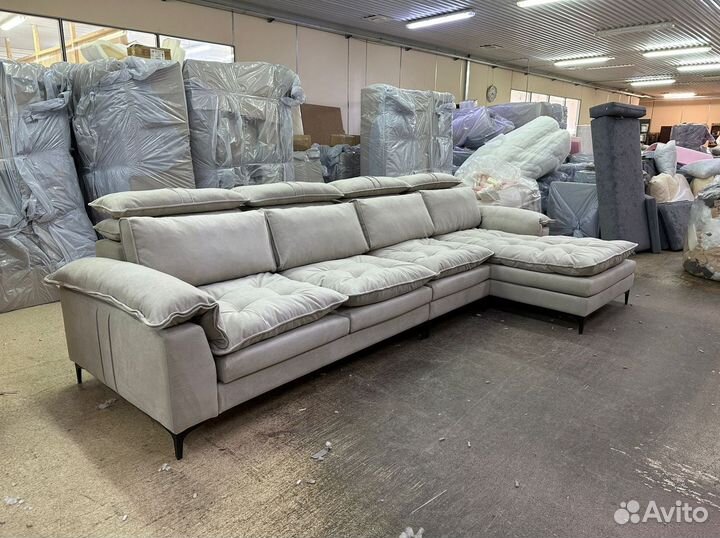 Современный диван угловой с пуфом