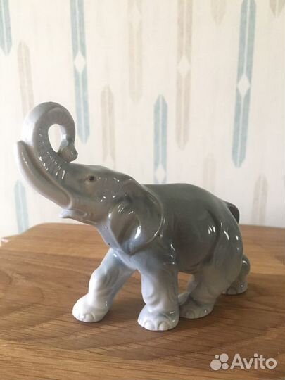Фарфоровая Статуэтка слон шагающий Германия