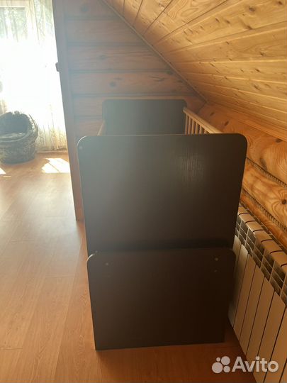 Детская кроватка с маятником