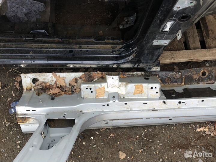 Стойка двери центральная правая Audi A6 C6