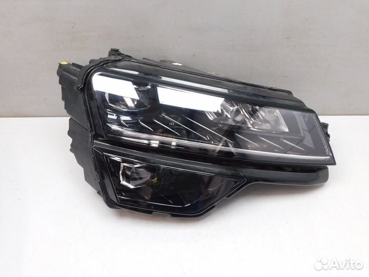 Фара правая Skoda Karoq