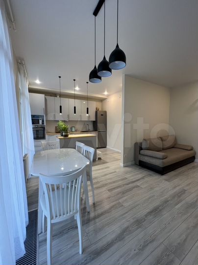 3-к. квартира, 100 м², 2/4 эт.