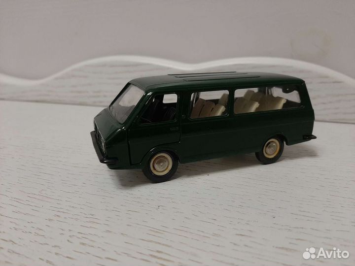 Раф А18 бутылка белое дно