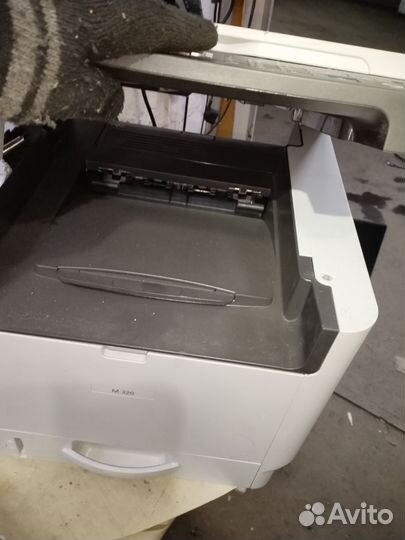 Мфу RicohM320 не включается