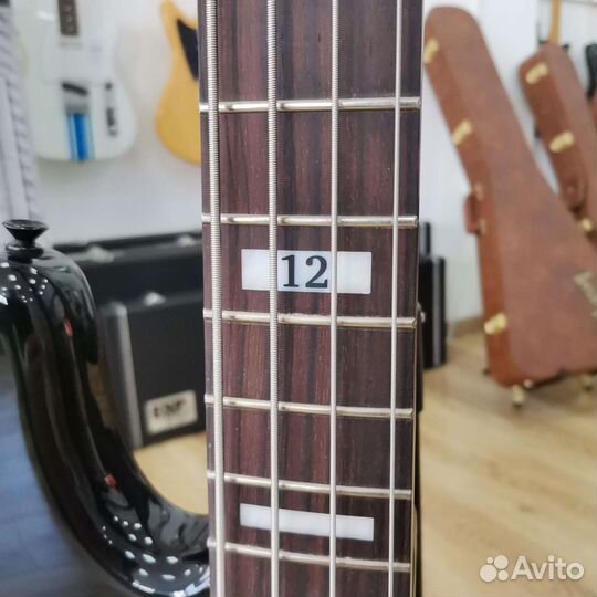 Бас-гитара Fender Duff McKagan Deluxe Precision