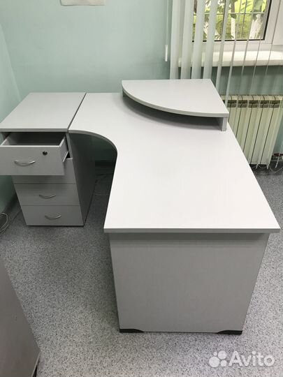 Угловой письменный стол