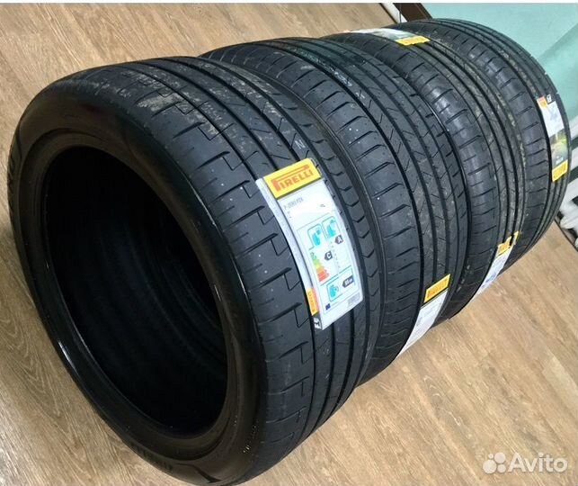 Pirelli P Zero PZ4 245/45 R19
