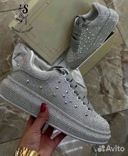 Женские кроссовки