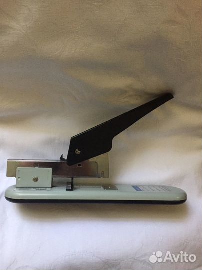 Мощный степлер.Дырокол-брошировщик