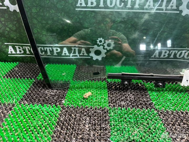 Стекло двойное переднее правое Lexus Ls 2017-2023