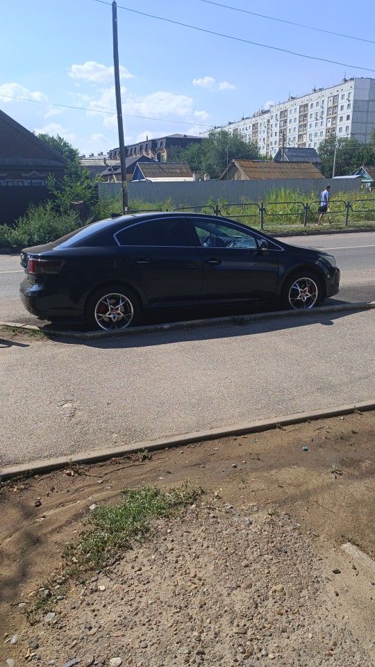 Toyota Avensis: фото владельца