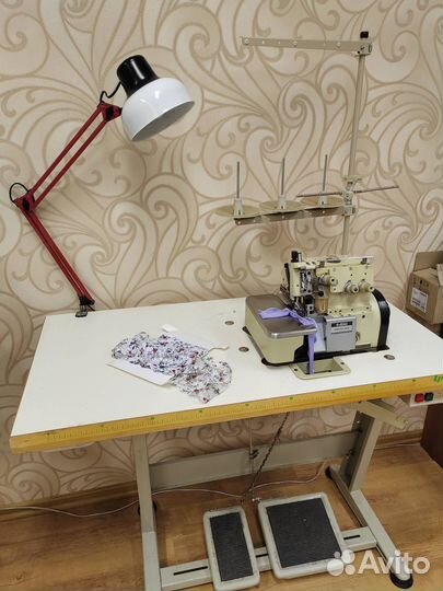 Швейная машина оверлок