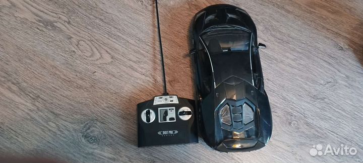 Машина на пульте управления немного сломанная