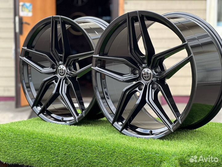 Новые разноширокие R20 диски на BMW