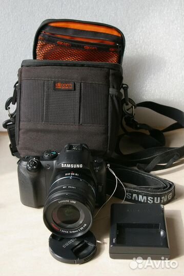 Беззеркалка Samsung NX11