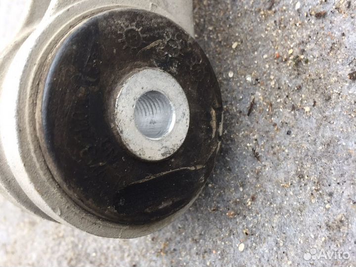 Рычаг передней подвески верхний Audi Q-7