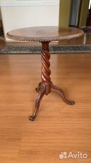 Круглый антикварный столик. Красное дерево