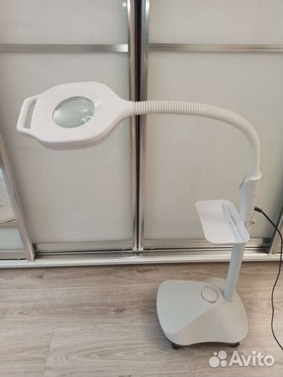 Лампа лупа для косметолога