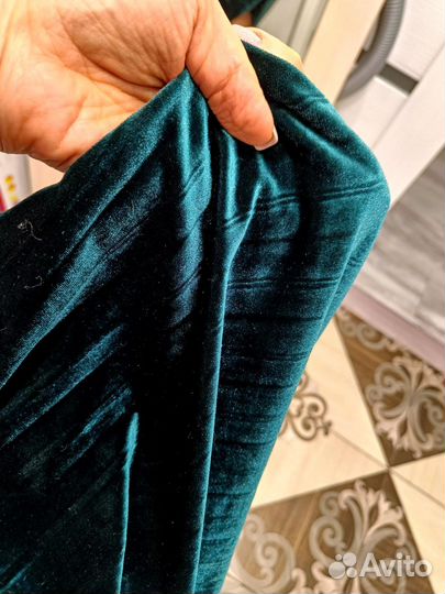 Платье бархатное 42-44 новое