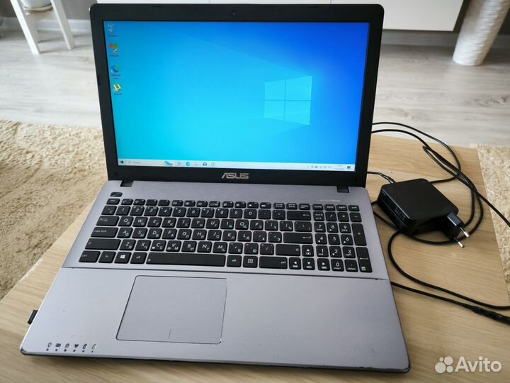 Ноутбук asus X550C