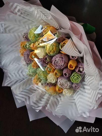 Шоколадные розы, сладкие букеты
